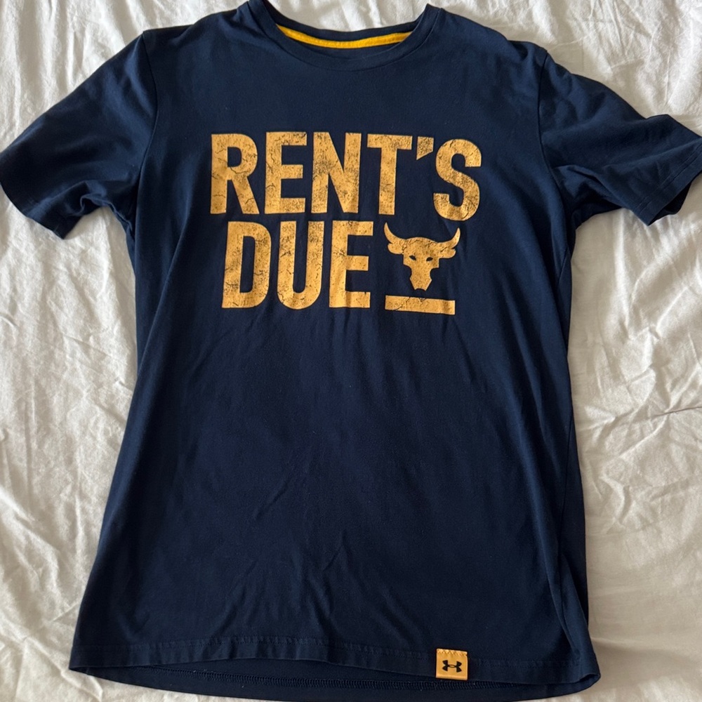 Under Armour Men's Dark Blue Tee with Gold Graphic‎